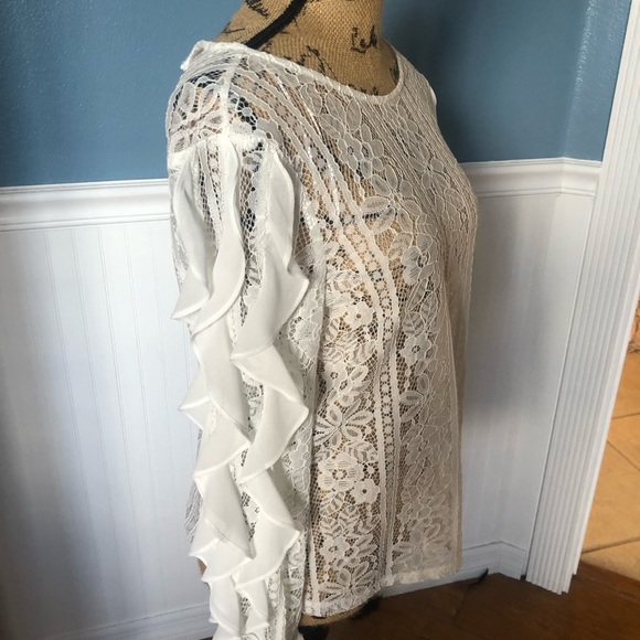 Beautiful white blouse with intricate lace - Picture 2 of 3